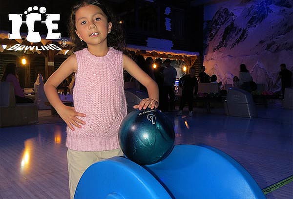 Línea de Bolos con Opción de Combo Hamburguesa - Ice Bowling