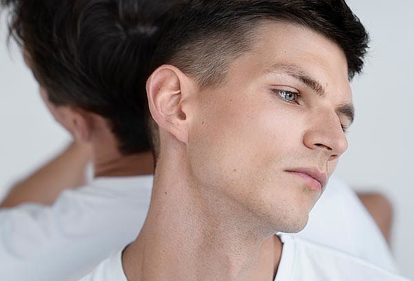 30 Sesiones de Perfilación y Reducción de Papada para Hombre