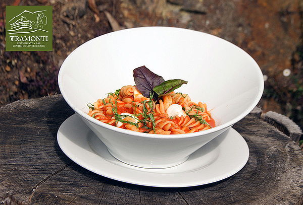 TRAMONTI: Cena para 2 o 4 Personas