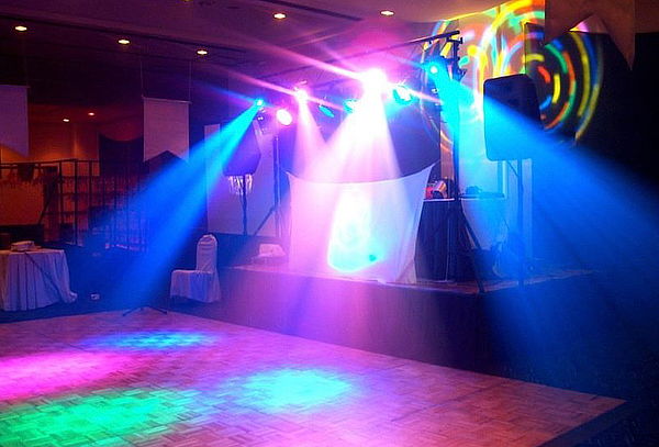 Alquiler de Luces y Sonido con DJ + Domicilio Incluido.