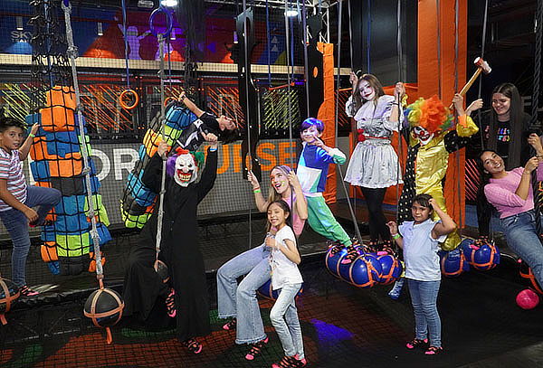 PARA 2: 60 Minutos de Salto en Sky Zone en Plaza Claro 