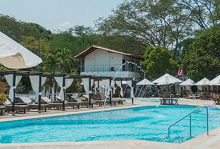 Día de Sol para 2 + Almuerzo en Hotel La Ardilla de Santa Fe