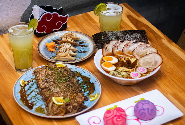 ICHURAKU Combo para Parejas con Gyozas, Ramen, Wok Ichiraku