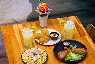 ICHURAKU Combo para Parejas con Gyozas, Ramen, Wok Ichiraku