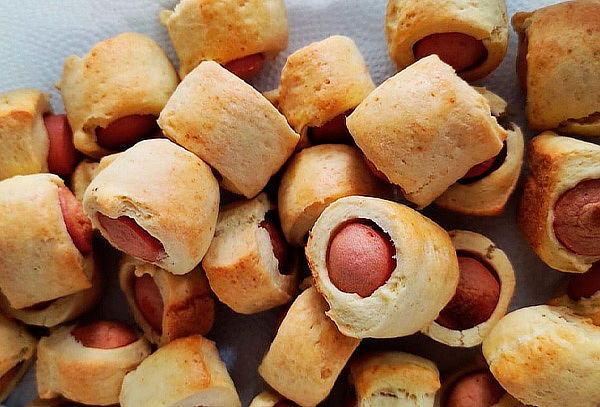 50 o 100 Minipasabocas: Bolitas de Carne, Rollitos o Pastel 