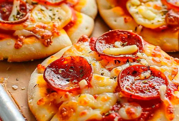 50 o 100 Minipasabocas: Deditos, Empanaditas y Pizzas 