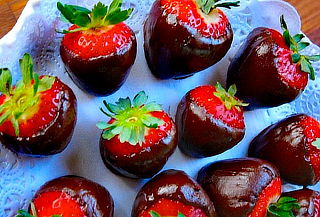 25 Mini Fresas con Chocolate + 25 Mini Donas 