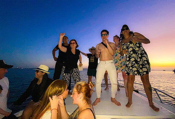 Recorrido por la Bahía en Bote con Barra Libre en Cartagena