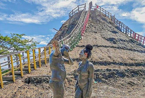 Pasadía en Volcan de Lodo + Almuerzo + Ingreso Beach Club