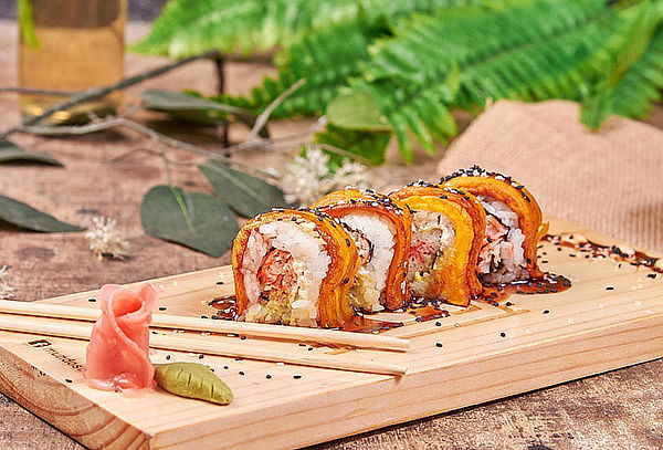 Combo Asiático: Entrada Kani + Plato Fuerte + Bebida 