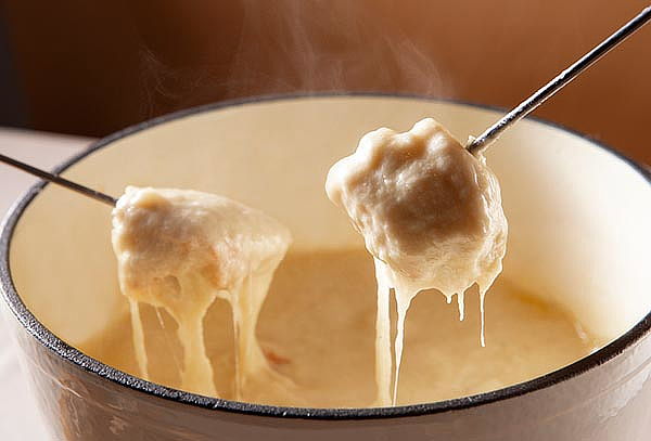 Chalet Suizo: Fondue Sunset + Bebida en Park Way o Usaquén