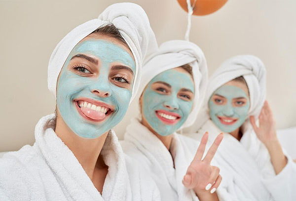 Spa para 3 Amigas con Jacuzzi + Copa de Vino + Masaje