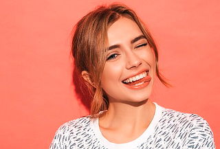 Micro Diseño de Sonrisa 6 Dientes Bordes en Resina Estética