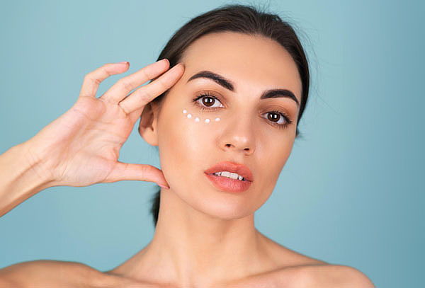 Hidratación Profunda y Regeneración Avanzada para Ojeras