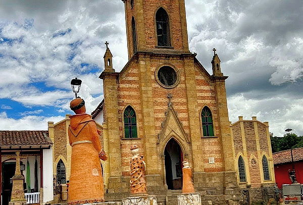 Pasadía Religioso por Boyacá Chiquinquirá + Ráquira 
