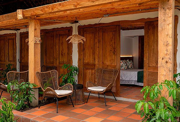 1 Noche Habitación Superior con Desayuno Escapada Cafetera