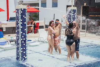 Pasadía para 2 en Hotel solo para Adultos con Piscina 