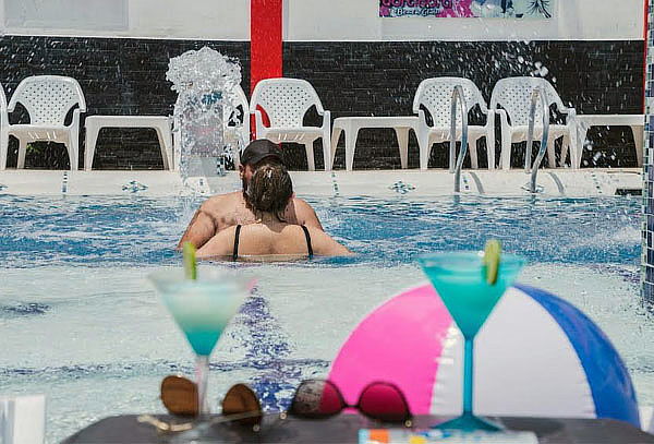 Pasadía para 2 en Hotel solo para Adultos con Piscina 