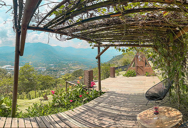 Copacabana en Pareja: Alojamiento + Desayuno + Piscina