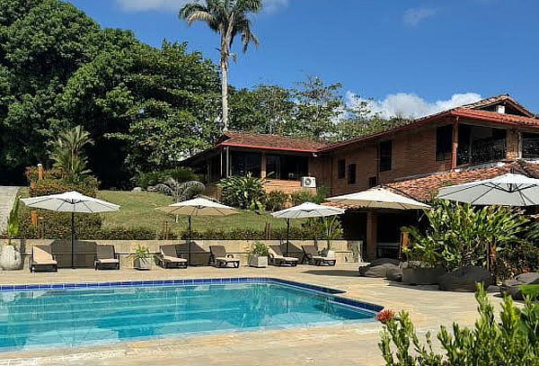 La Pintada - Ant: Hospedaje para 2 + Desayuno + Piscina