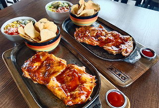 2 Churrascos de Pollo AZAO Pierna Pernil Deshuesadas 330 g