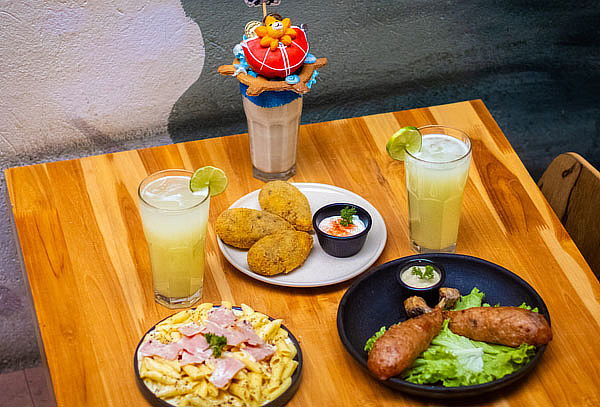 ICHURAKU Combo para Parejas con Gyozas, Ramen, Wok Ichiraku