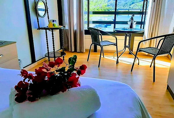 Alojamiento en Guatapé en Habitación con Vista al Lago 