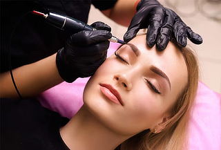 Micropigmentación Natural de Cejas Efecto Polvo 