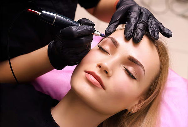 Micropigmentación Natural de Cejas Efecto Polvo 