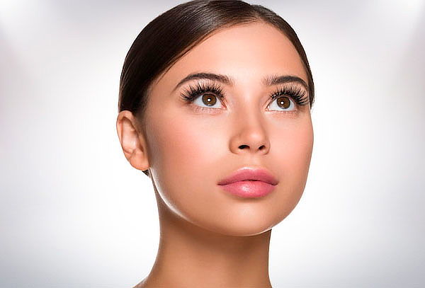 Extensión de Pestañas Efecto Pestañina Tipo Seda en Zona T