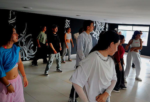4 Clases de Danza Urbana y Ritmos Latinos