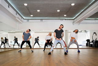 4 Clases de Danza Urbana y Ritmos Latinos