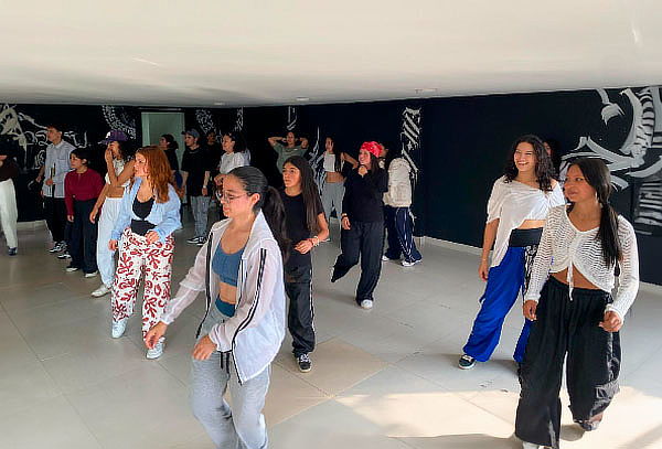 4 Clases de Danza Urbana y Ritmos Latinos