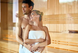 Spa de Relajación Romántico Pareja, Jacuzzi  y Copa de Vino