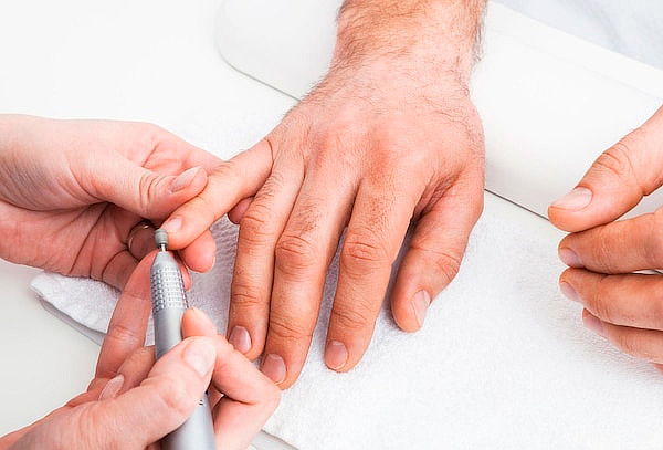 Manicure o Pedicure para Caballeros en Barbería Rand