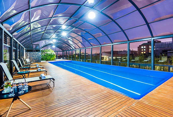 COSMOS 100: Alojamiento en Junior Suite con Tina + Desayuno 