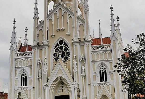 Pasadía Religioso por Boyacá Chiquinquirá + Ráquira 