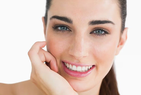 Microdiseño de Sonrisa (6 Bordes Dentales en Resina)