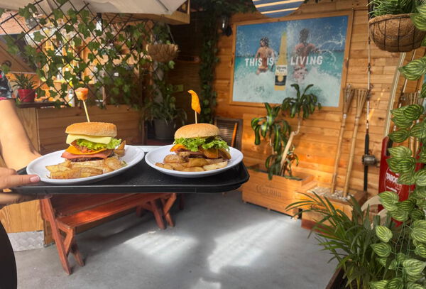 2 Hamburguesas Artesanales + Bebida + Papas