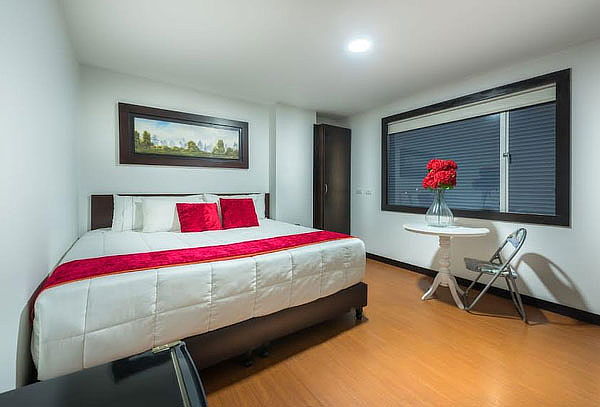 Noche Romántica + Desayuno en la Habitación + Decoración  