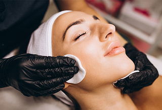 Limpieza Facial Profunda + Exfoliación + Masaje Facial