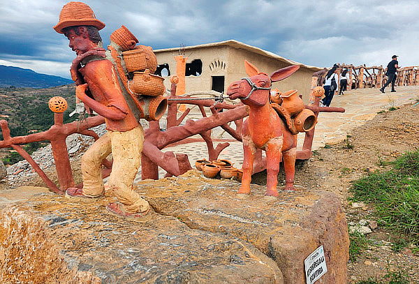 Pasadía en Villa de Leyva + Mano del Artesano + Casa Loca