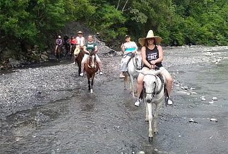 Pasadía para 2 Personas en Útica con Cabalgata