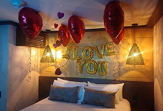 Noche Romántica: Hospedaje + Trufas + Decoración + Desayuno