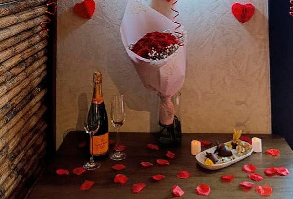 Noche Romántica: Hospedaje + Trufas + Decoración + Desayuno