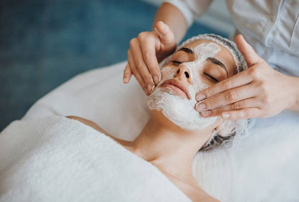 Mascarilla Hidratante + Masaje de Drenaje + Silla Relajante