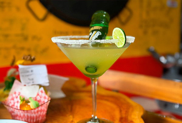 Plan Perfecto en El Retiro: Entrada, Paella y Cócteles