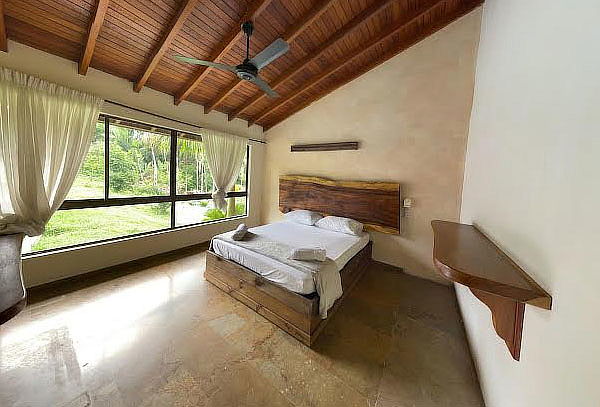 La Pintada - Ant: Hospedaje para 2 + Desayuno + Piscina