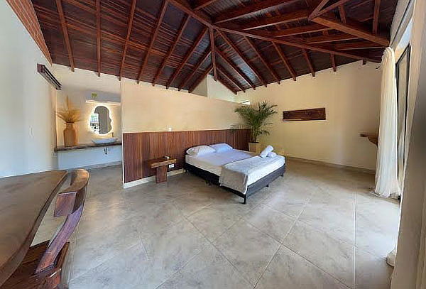 La Pintada - Ant: Hospedaje para 2 + Desayuno + Piscina