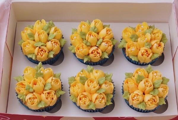 6 Cupcakes Tipo Bouquet Floral en Caja de Lujo